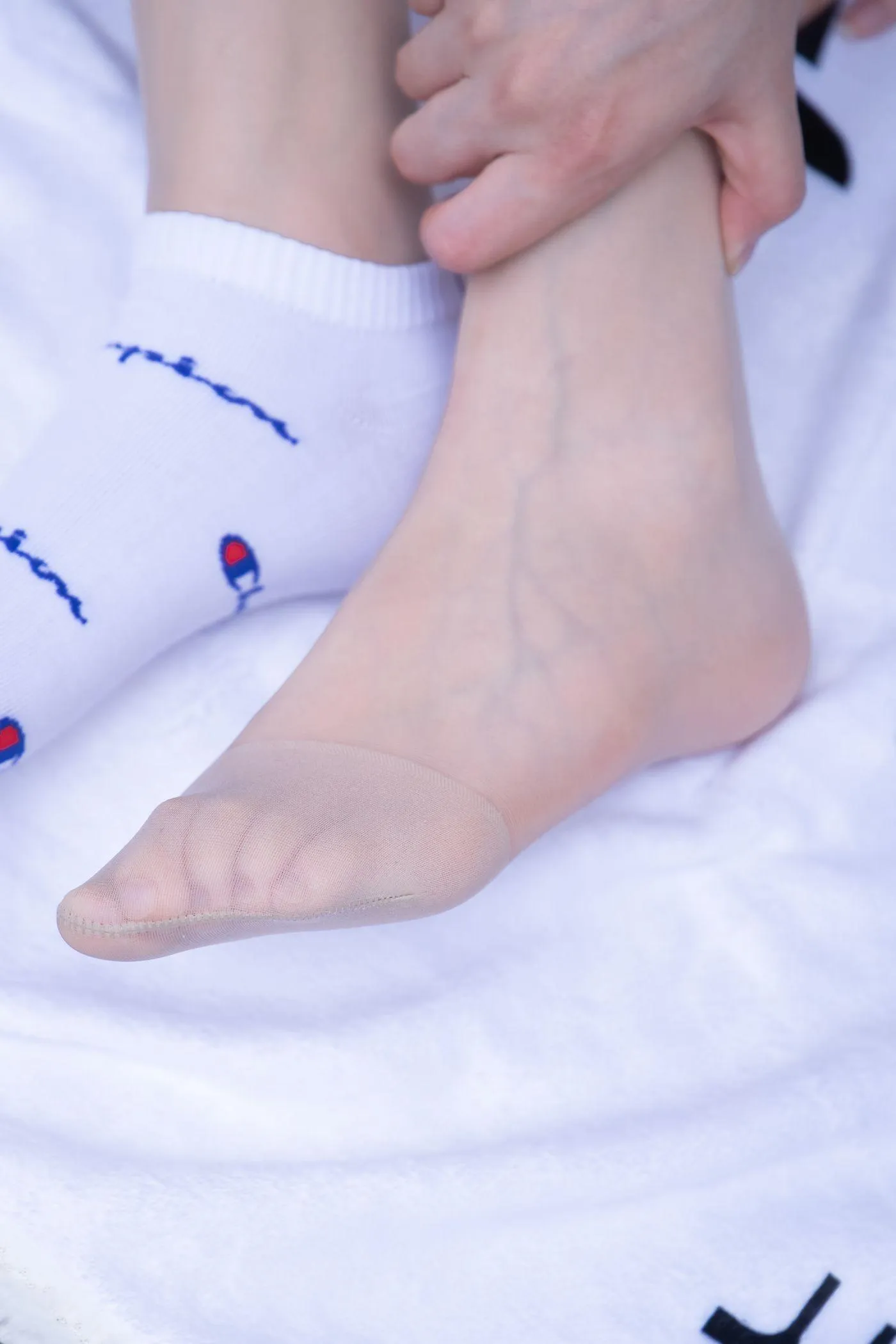 [BoBoSocks袜啵啵]NO.001 小甜豆-帆布鞋、白棉袜、肉丝 [138P]插图6